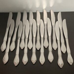 Oneida Chatelaine Dinner Knives Group of 15